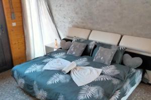 2brCabin-Fireplace-HotTub-Sauna-SkiResort