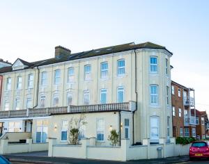 Seaview Apartments - 30 Marine Parade, Harwich - Perfect for business & long term stays