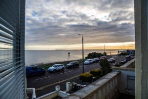 Seaview Apartments - 30 Marine Parade, Harwich - Perfect for business & long term stays