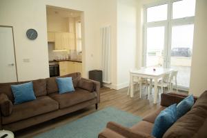 Seaview Apartments - 30 Marine Parade, Harwich - Perfect for business & long term stays