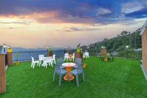 The Charvi Chalet I Vacations I Conference I MICE I Family Events I Open Air Terrace I Sky Bonfire I Kufri by Exotic Stays