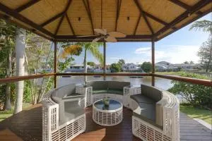 Luxury Waterfront Retreat in Broadbeach Waters - Mudgeeraba