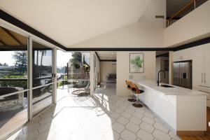 Luxury Waterfront Retreat in Broadbeach Waters