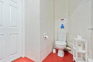 Bright, airy space with Parking and Netflix Apt 112