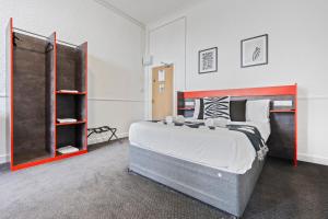 Bright, airy space with Parking and Netflix Apt 112