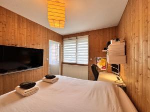 La Chicane - Garage - Proche circuit - 4p