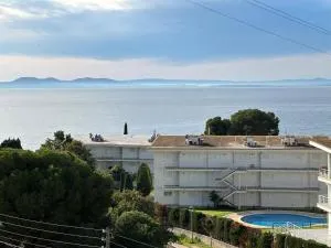 Bonito apartamento vista al mar en la preciosa playa de la Almadrava - Montjoys