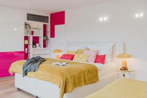 Prague Days - Three-bedroom Loft with Fireplace in Pop-art Style