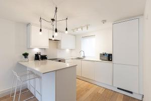 Comfy 2-Bedroom Apartment with Balcony