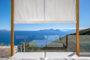 Urania Luxury Villa Rhea