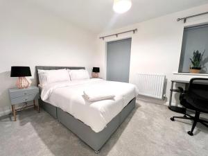 NEWLY BUILT 2 BEDROOMS SERVICE APARTMENT in DARTFORD