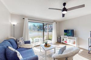 Cozy condo with shared pool, close to historic downtown st augustine