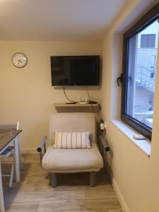 Cozy Studio with a large Terrace and Sea View