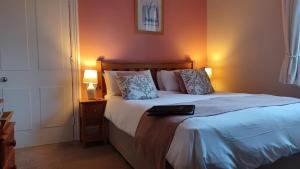 Double Room with Private Bathroom room in Glan Heulog