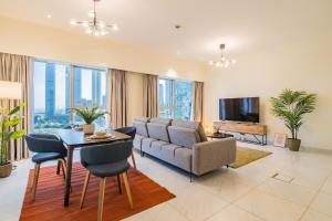 Central Park Tower DIFC - 10 Minutes Walk to Metro - Spacious 1BDR - 4hvězdičkové hotely ve městě Dubaj