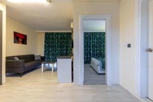 Side Meryam Suit Deluxe Hotel