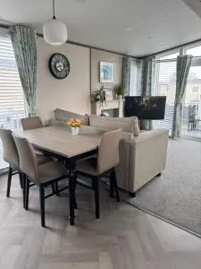 2 Bedroom Villa - Lakeside Holiday Park - Bersted