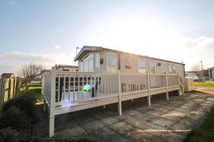 Luxury Caravan Boasting Sea Views Of Scratby Beach In Norfolk Ref 50009Oc