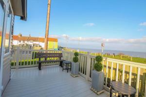 Luxury Caravan Boasting Sea Views Of Scratby Beach In Norfolk Ref 50009Oc