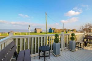 Luxury Caravan Boasting Sea Views Of Scratby Beach In Norfolk Ref 50009Oc
