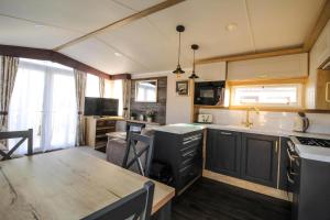 Luxury Caravan Boasting Sea Views Of Scratby Beach In Norfolk Ref 50009Oc