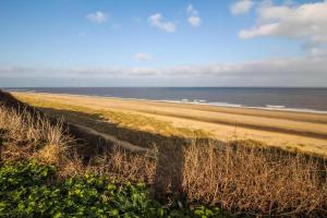 Luxury Caravan Boasting Sea Views Of Scratby Beach In Norfolk Ref 50009Oc