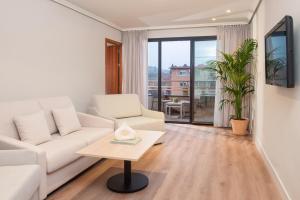Junior Suite with Terrace room in Tryp Madrid Alameda Aeropuerto Hotel