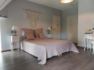 B&B / Chambres d'hotes La Ferme aux Charmes : photos des chambres