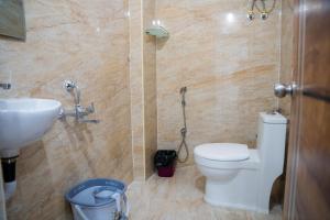 Huma Grand - Cozy lake view stay in the city