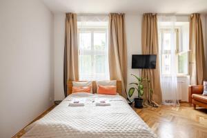 Quiet Warm studio, 5 min to Metro A, airport link, fast Wi-Fi