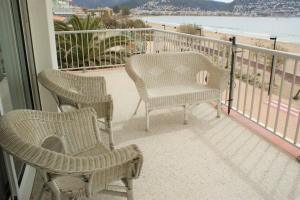 Apartamento En Primera Linea De Mar, Roses AV-06