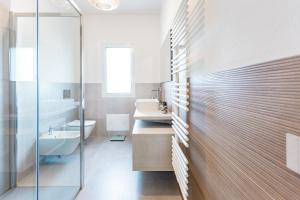 Villa with heated pool img35