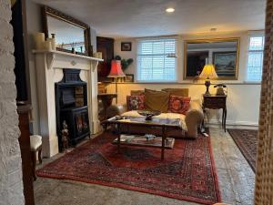 Charming Historic Apartment Adjoining Beautiful Central Taunton Park