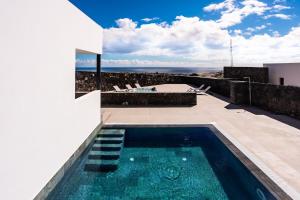 Exclusive 6 bedrooms Villa in Lanzarote - Ocean & Volcano Views, Private Pool, Jacuzzi & Gym