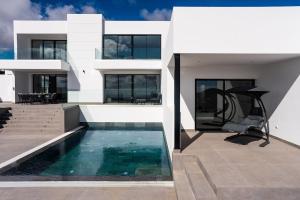Exclusive 6 bedrooms Villa in Lanzarote - Ocean & Volcano Views, Private Pool, Jacuzzi & Gym