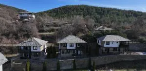 Трите къщи - Lŭki