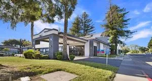 北萨克拉门托贝斯特韦斯特必住普拉斯酒店 - 西萨克拉门托