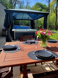 Maisons de vacances NALAN Godvicien, Spa, piscine chauffee, foret, 14 pers : photos des chambres