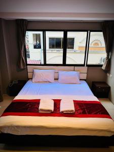 vibe inn walking street pattaya