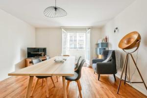 T2 with Stunning Balcony 55m2 Paris 17