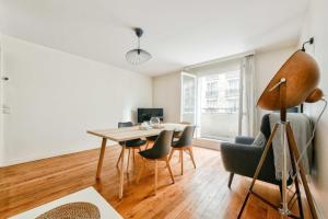 T2 with Stunning Balcony 55m2 Paris 17