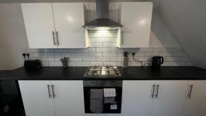 Double Bed - Fast WiFi - Free Parking - 1 Bedroom in 4 Bedroom House PS2