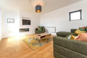 Modern Luxury -Four Bed House