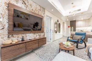 City View 1BR with Private Balcony Near Golf Clubs, Centurion Onyx, Nad Al Sheba by Deluxe Holiday Homes