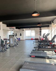 Luxury 2br Apartment Next to Mövenpick Hotel, Sarit and Westgate Mall Westlands