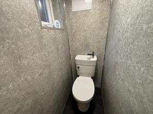 Perfect for NHS Staff & Contractors - Fast WiFi - 1 Bedroom in 4 Bedroom House CD1