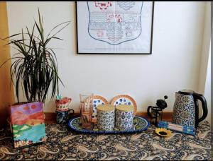 Colourful en-suite room in a penthouse on the docks!