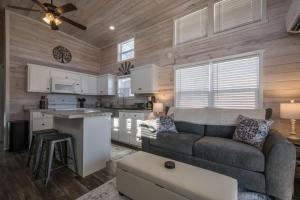 Cozy 1BR Tiny Home with Pool Access and Free Tix