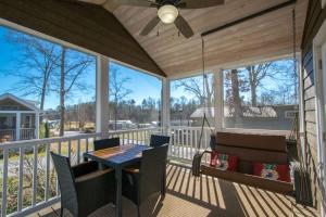 Cozy 1BR Tiny Home with Pool Access and Free Tix