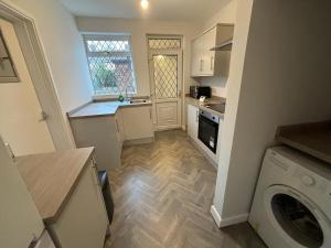 Perfect for NHS Staff & Contractors - Fast WiFi - 1 Bedroom in 4 Bedroom House CD3
